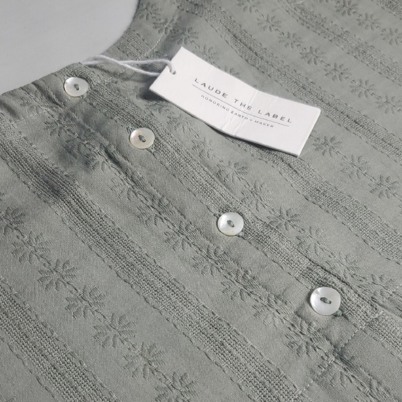 Laud The Label Crop Top - Picture 2 of 4